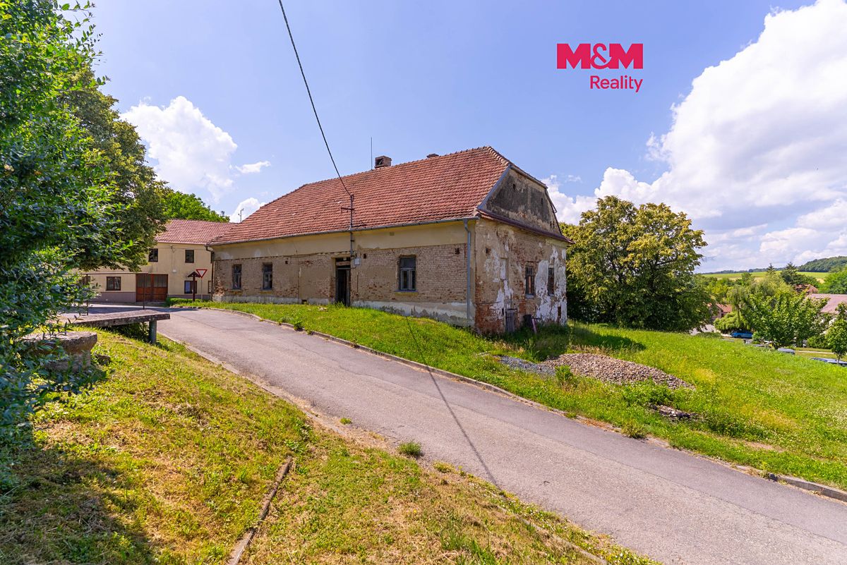 Prodej rodinného domu 240 m², pozemek 852 m², Hvězdlice – fotka 1 z 3