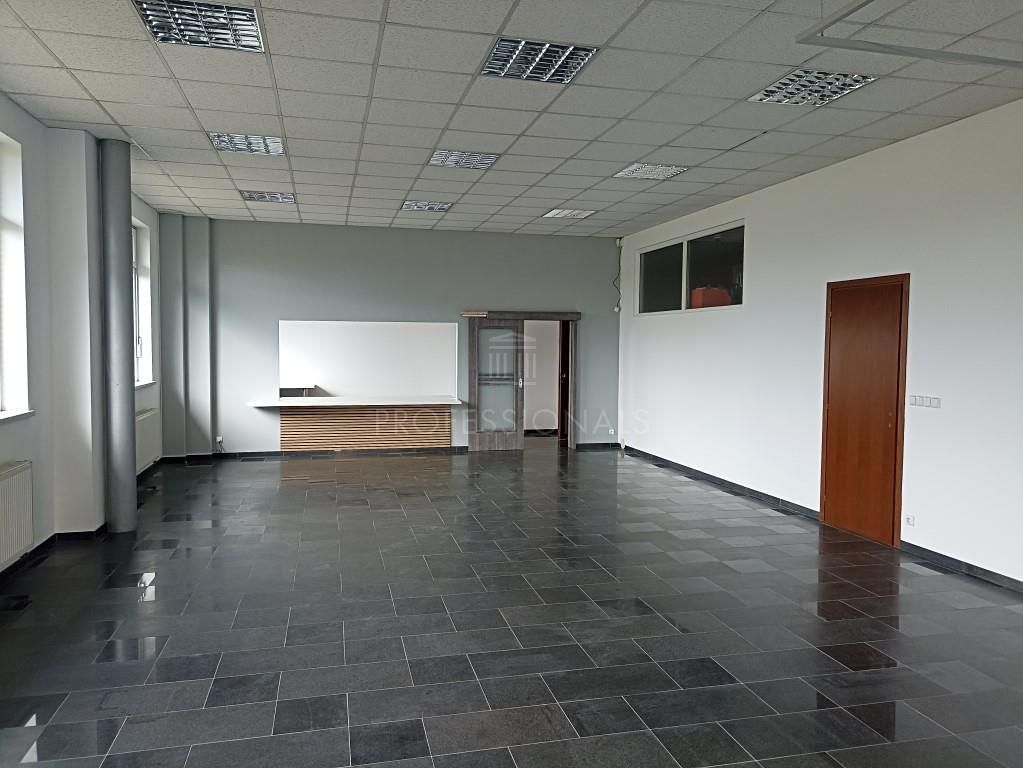Pronájem obchodního prostoru 135 m² – fotografie 2