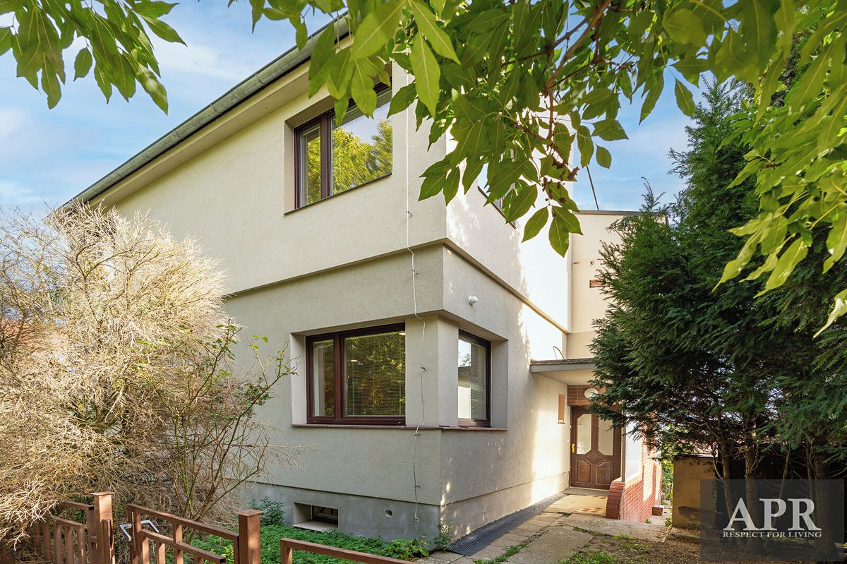 Prodej rodinného domu 218 m², pozemek 101 m² – fotografie 3
