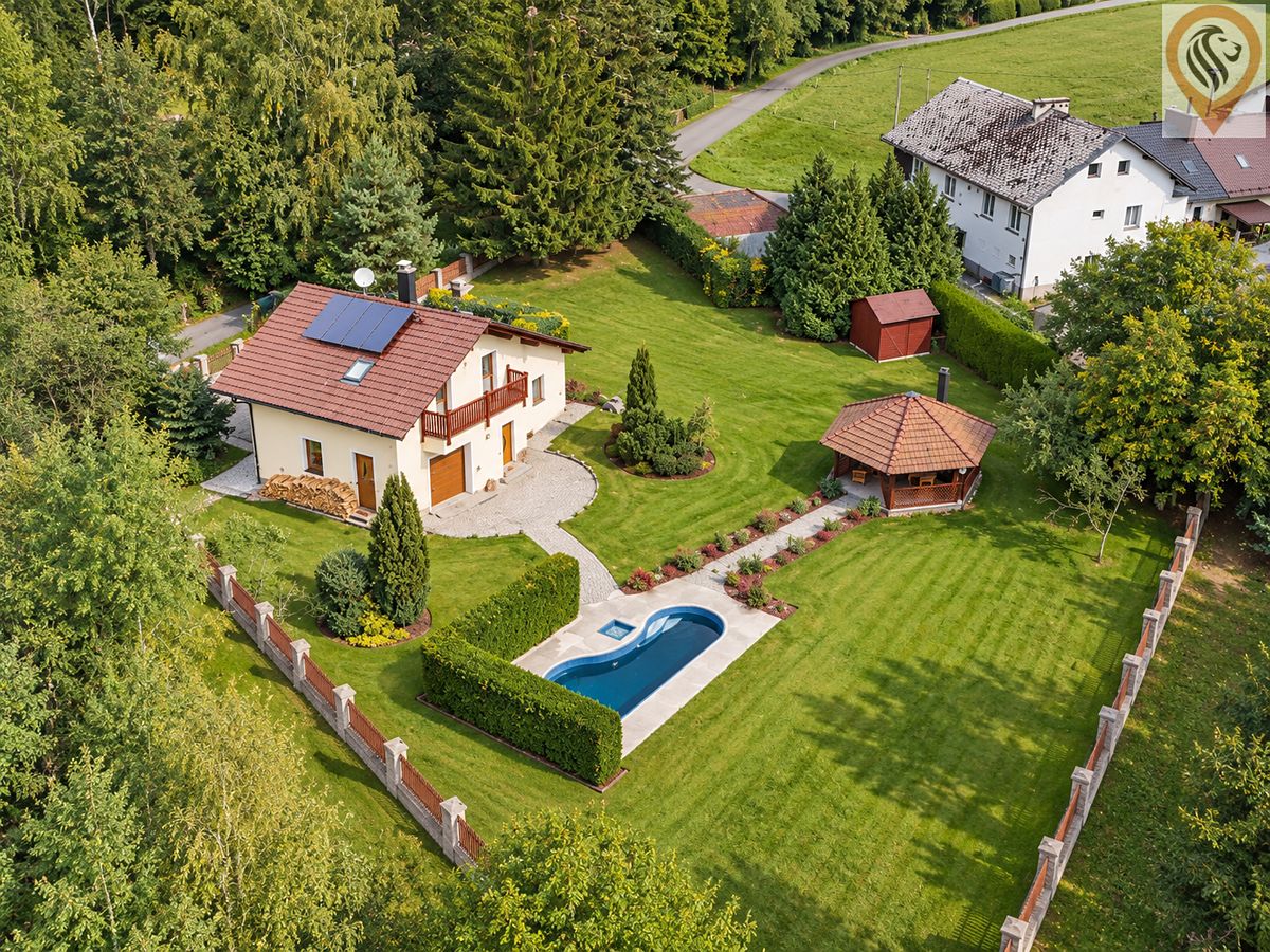 Prodej rodinného domu 99 m², pozemek 1805 m² – fotografie 2
