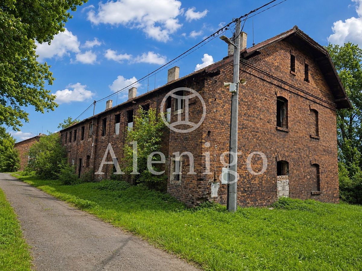Prodej komerčního pozemku 895 m² – fotografie 2