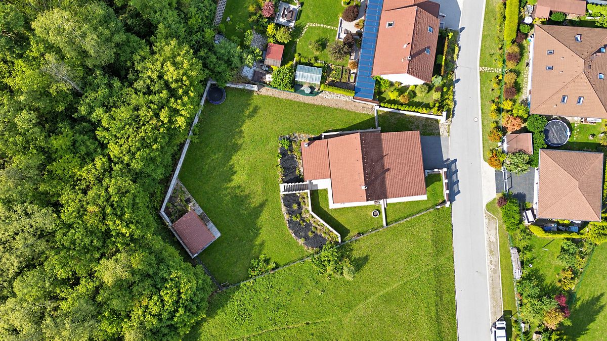 Prodej rodinného domu 196 m², pozemek 1327 m² – fotografie 2