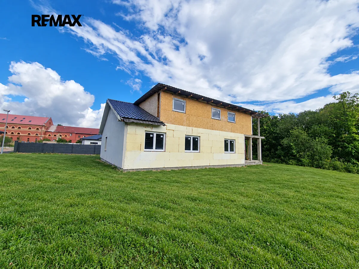 Prodej rodinného domu 250 m², pozemek 843 m²