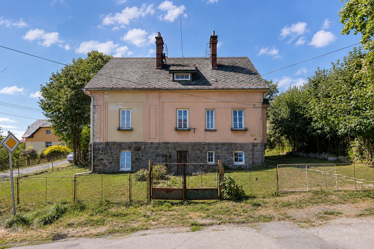 Prodej vícegeneračního domu 350 m², pozemek 1200 m²