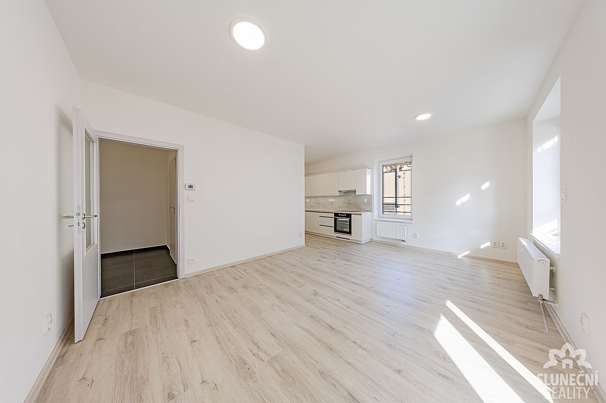 Pronájem bytu 2+kk 48 m² – fotografie 3