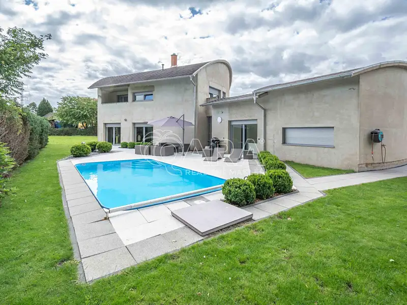 Prodej rodinného domu 274 m², pozemek 1211 m², Neratovice – náhled fotky 1