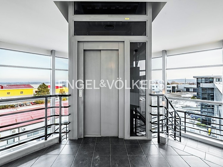 Pronájem komerčního prostoru, 147 m² (9 z 14)
