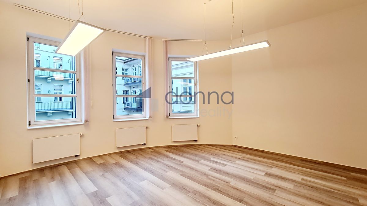 Pronájem kanceláře 310 m² – fotografie 2