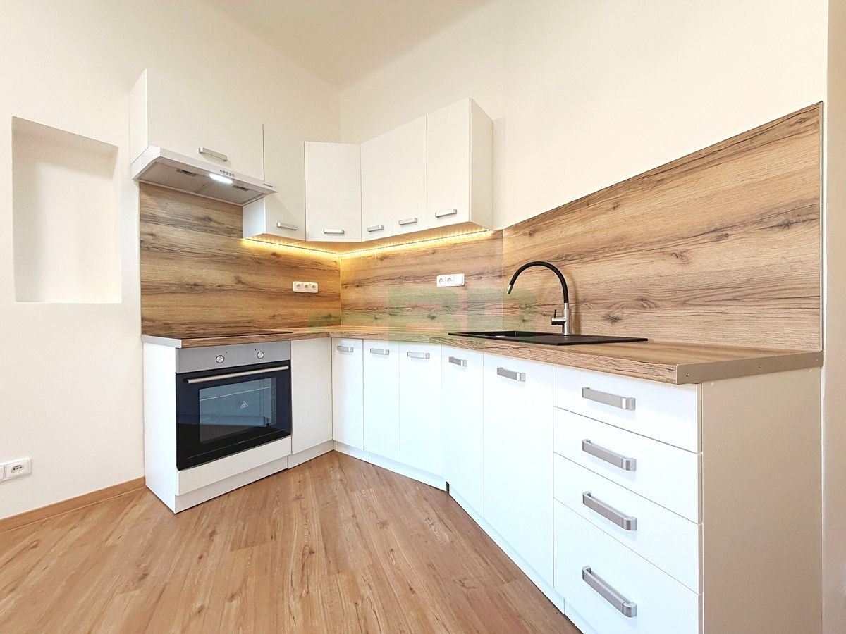 Pronájem bytu 2+kk 38 m² – fotografie 5