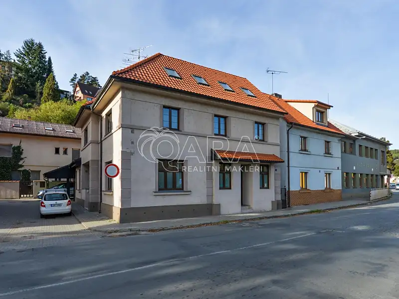 Prodej rodinného domu 276 m², pozemek 176 m², Davle – náhled fotky 1