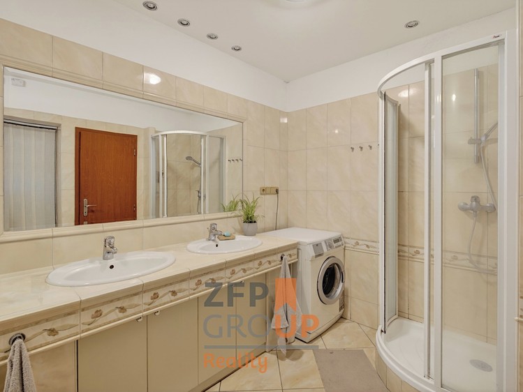 Prodej domu, 202 m² (12 z 26)