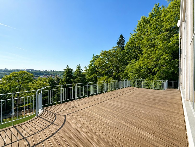 Pronájem domu, 1 200 m² (61 z 70)