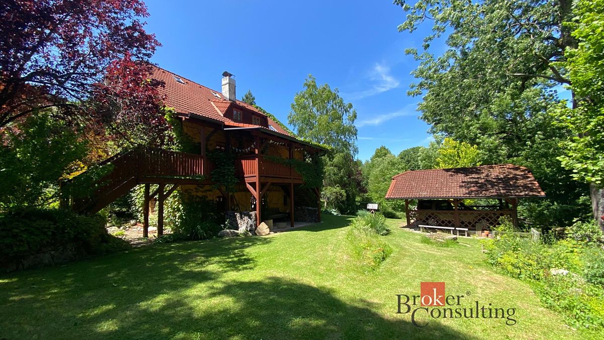 Prodej rodinného domu 242 m², pozemek 1164 m²