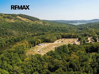 Prodej stavebního pozemku 1077 m²