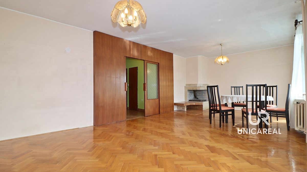 Prodej rodinného domu 200 m², pozemek 300 m² – fotografie 2