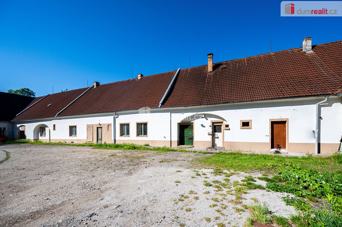 Prodej rodinného domu 1111 m², pozemek 1379 m²