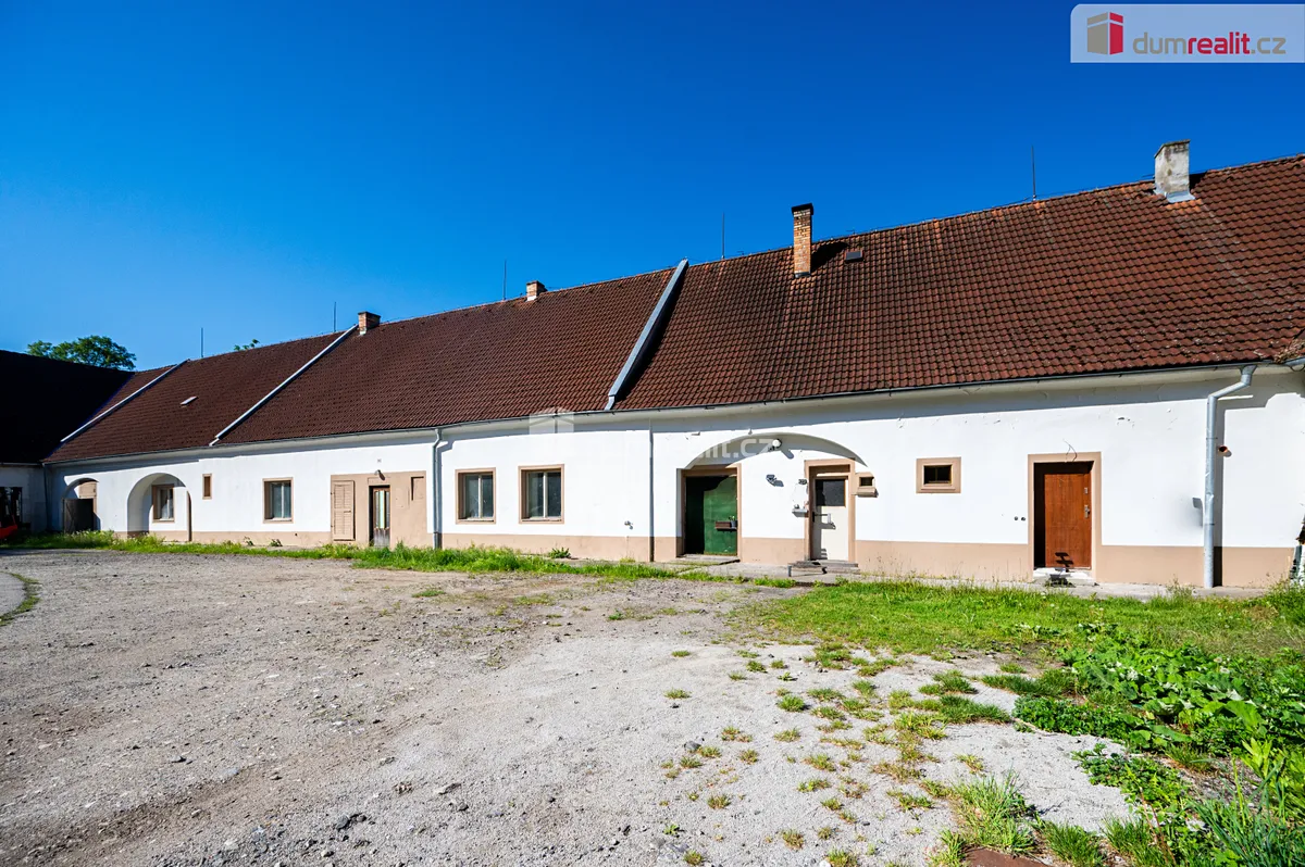 Prodej rodinného domu 1111 m², pozemek 1379 m²