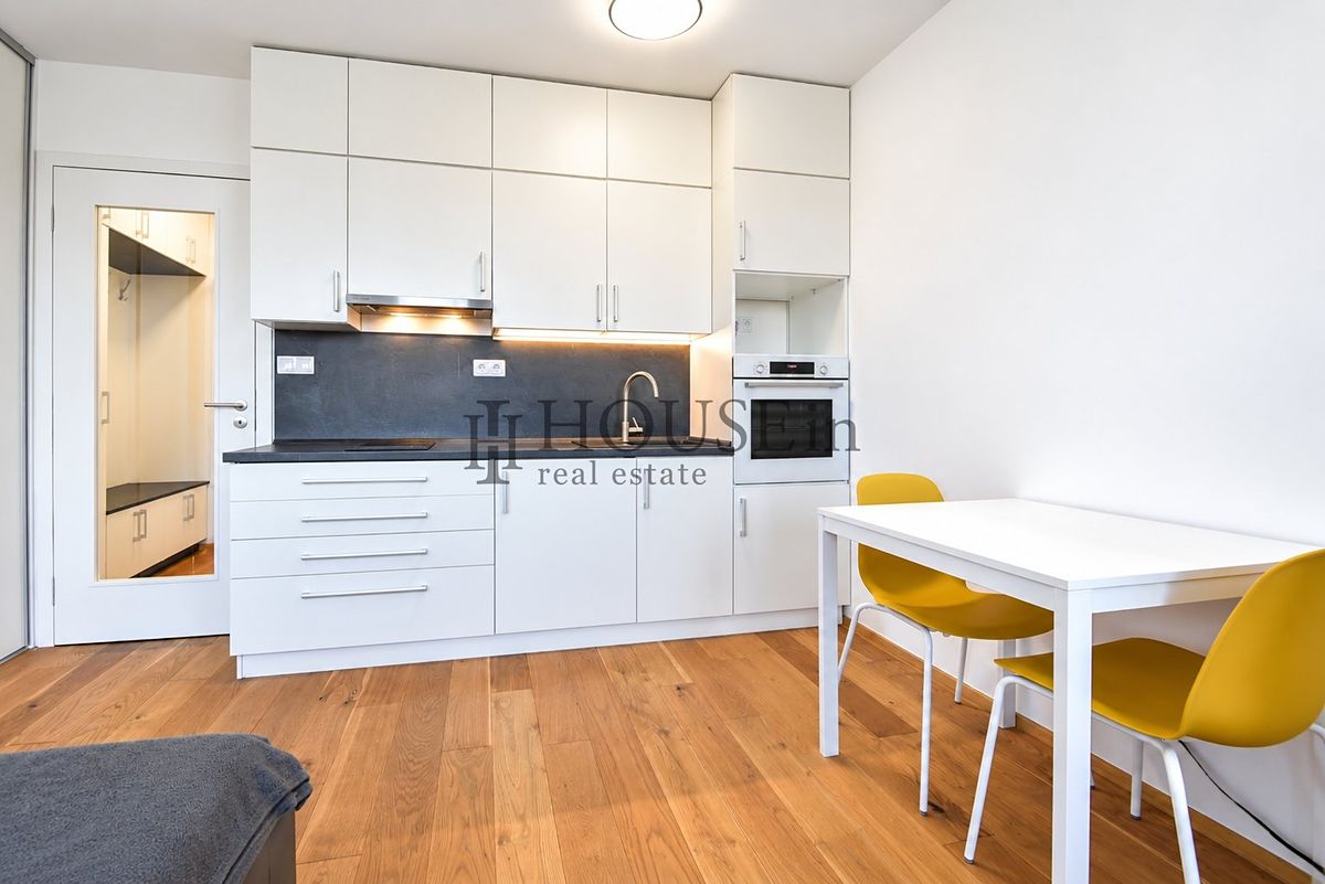 Pronájem bytu 1+kk 25 m² – fotografie 4