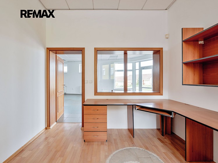 Pronájem komerčního prostoru, 169 m² (7 z 17)