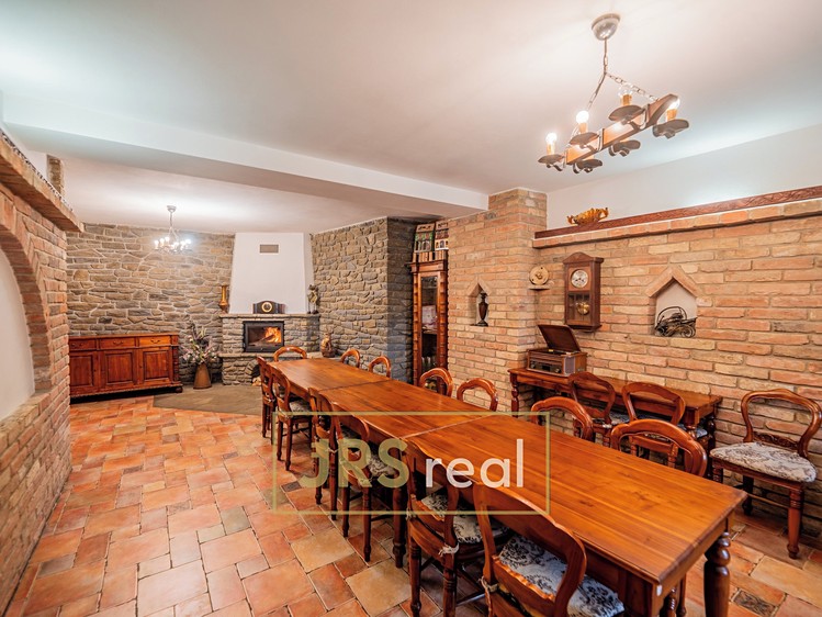 Prodej komerčního prostoru, 468 m² (2 z 25)