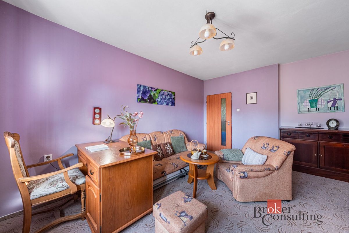 Prodej rodinného domu 221 m², pozemek 1174 m² – fotografie 5