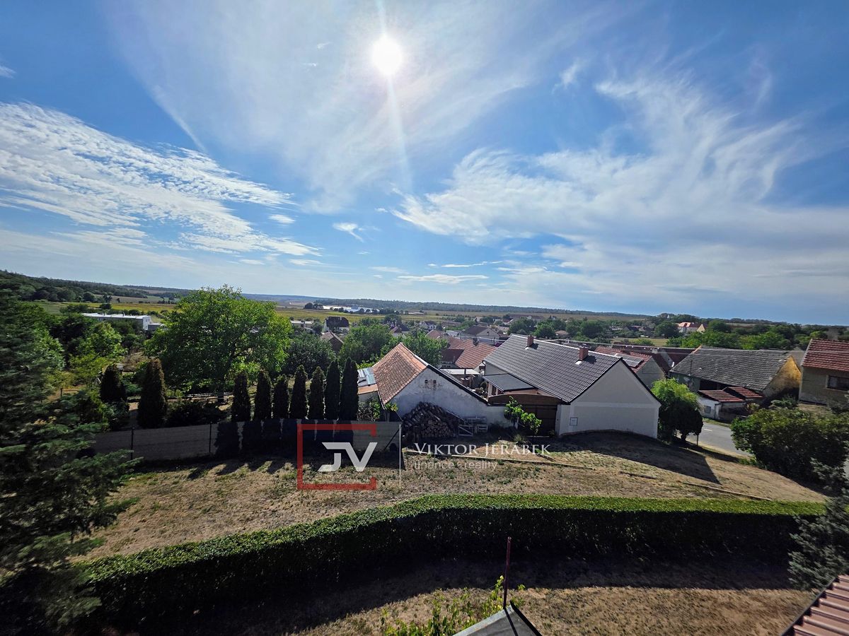 Prodej rodinného domu 270 m², pozemek 1145 m² – fotografie 3