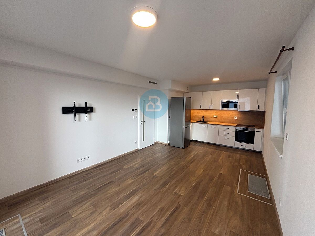 Pronájem bytu 2+kk 51 m² – fotografie 2