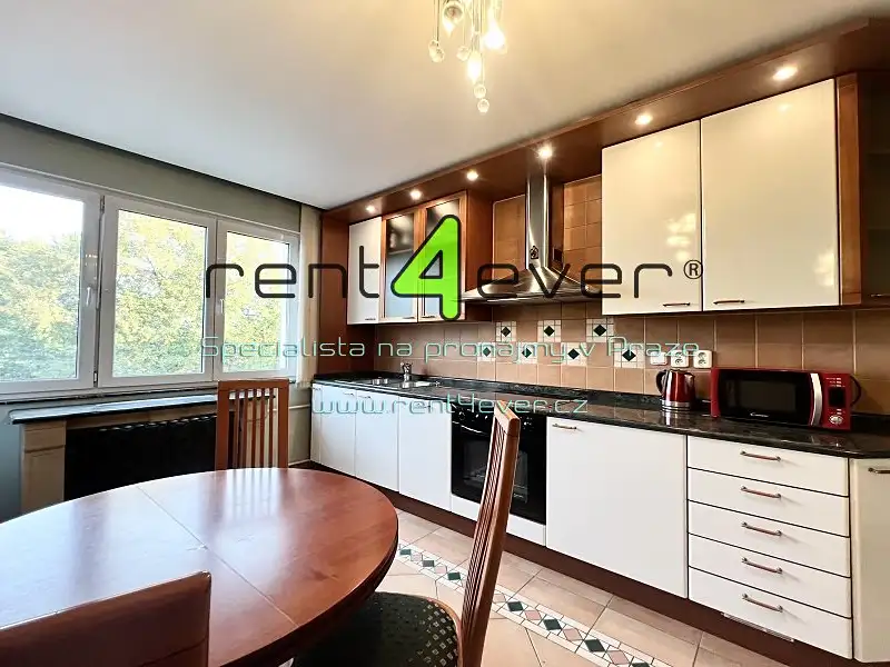 Pronájem bytu 1+1 56 m², Praha – náhled fotky 2
