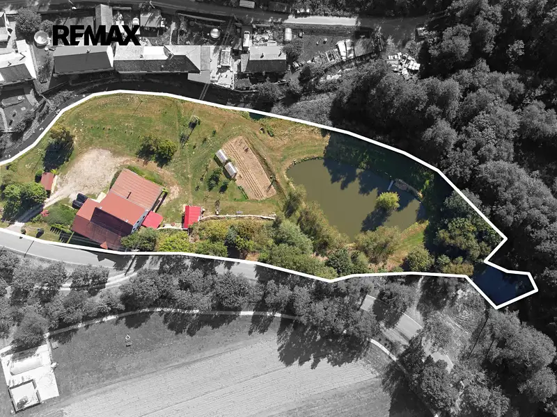 Prodej rodinného domu 770 m², pozemek 9150 m², Kundratice – náhled fotky 2