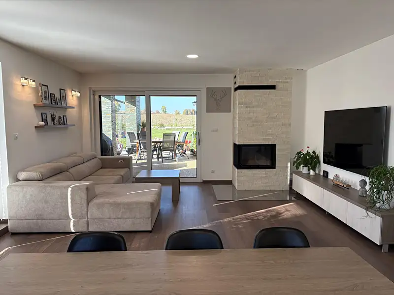 Prodej rodinného domu 145 m², pozemek 1000 m², Choltice – náhled fotky 3