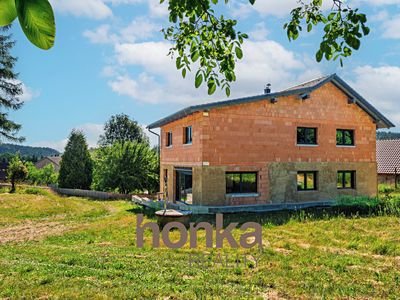 Prodej rodinného domu 280 m², pozemek 6153 m²