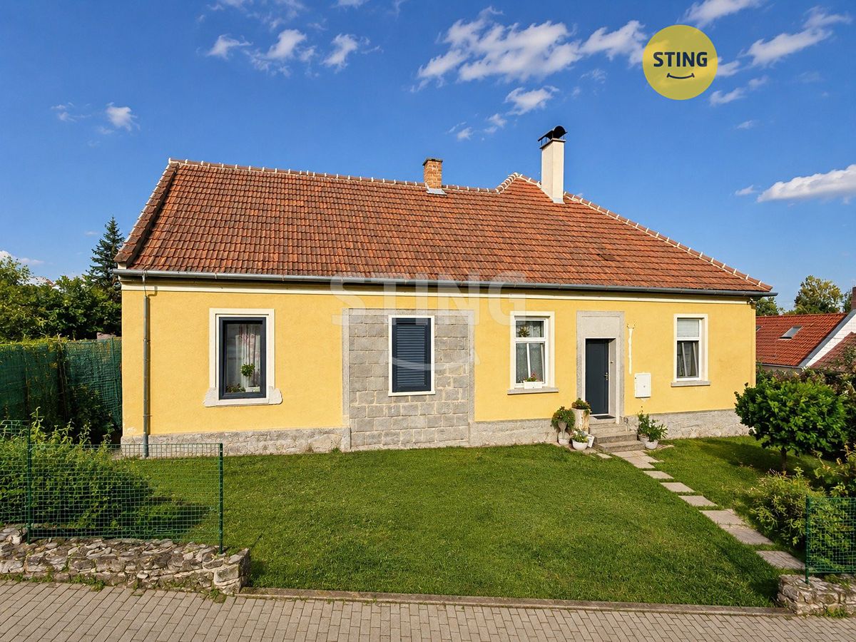 Prodej rodinného domu 220 m², pozemek 1307 m², Velké Opatovice – fotka 1 z 3
