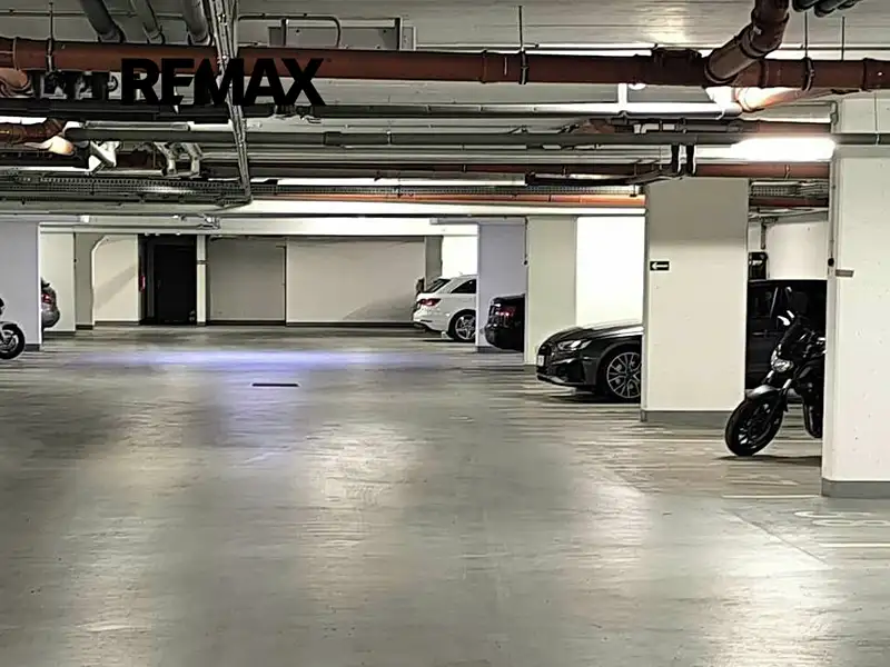 Pronájem garážového stání 15 m², Praha – náhled fotky 1