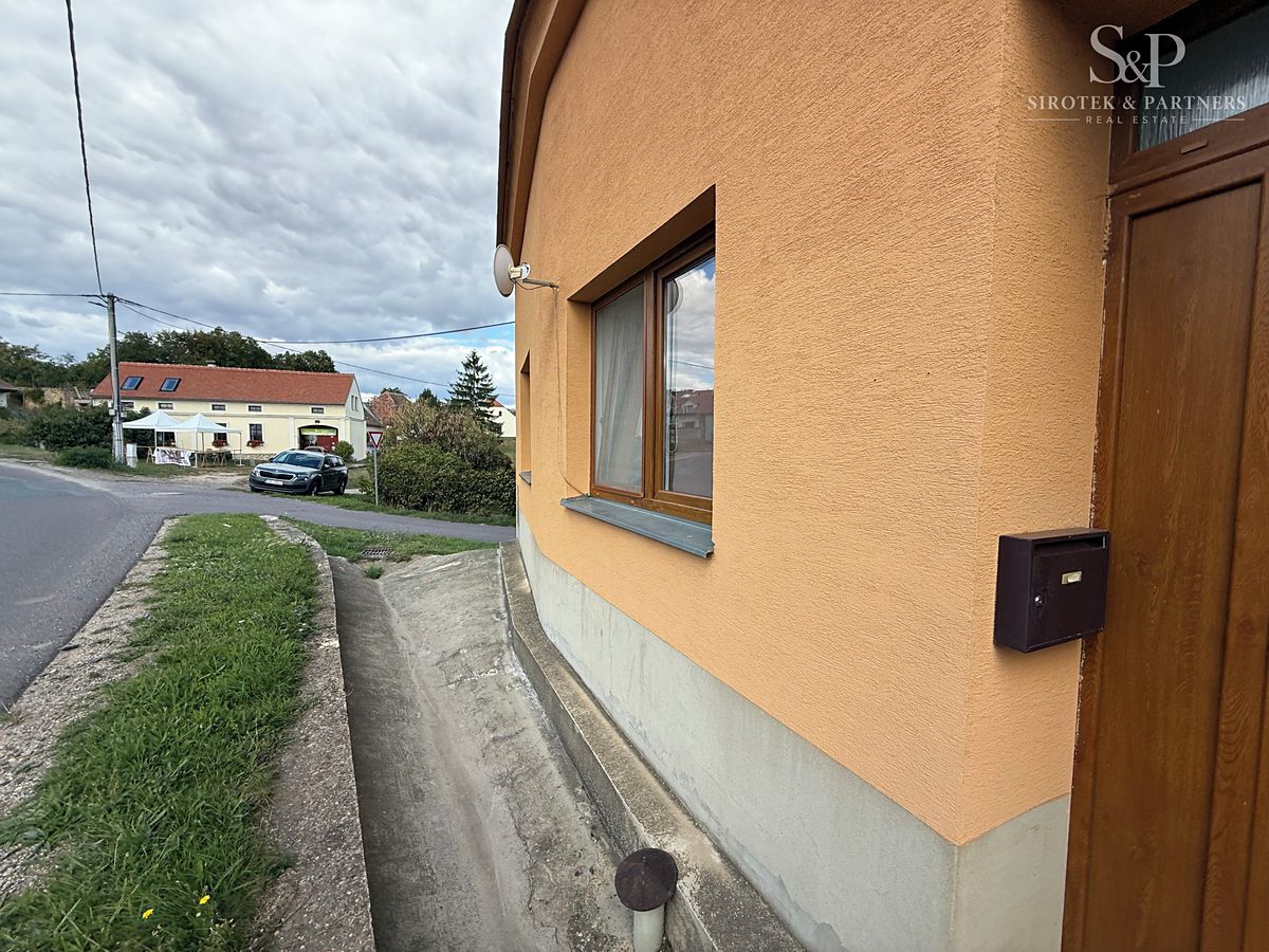 Prodej rodinného domu 240 m², pozemek 658 m² – fotografie 2
