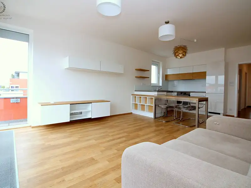 Pronájem bytu 2+kk 71 m², Praha – náhled fotky 1