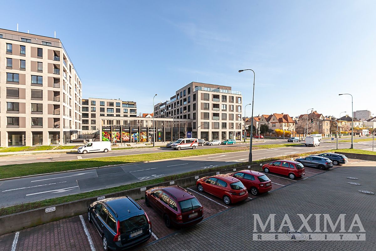 Pronájem garážového stání 4 m² – fotografie 3