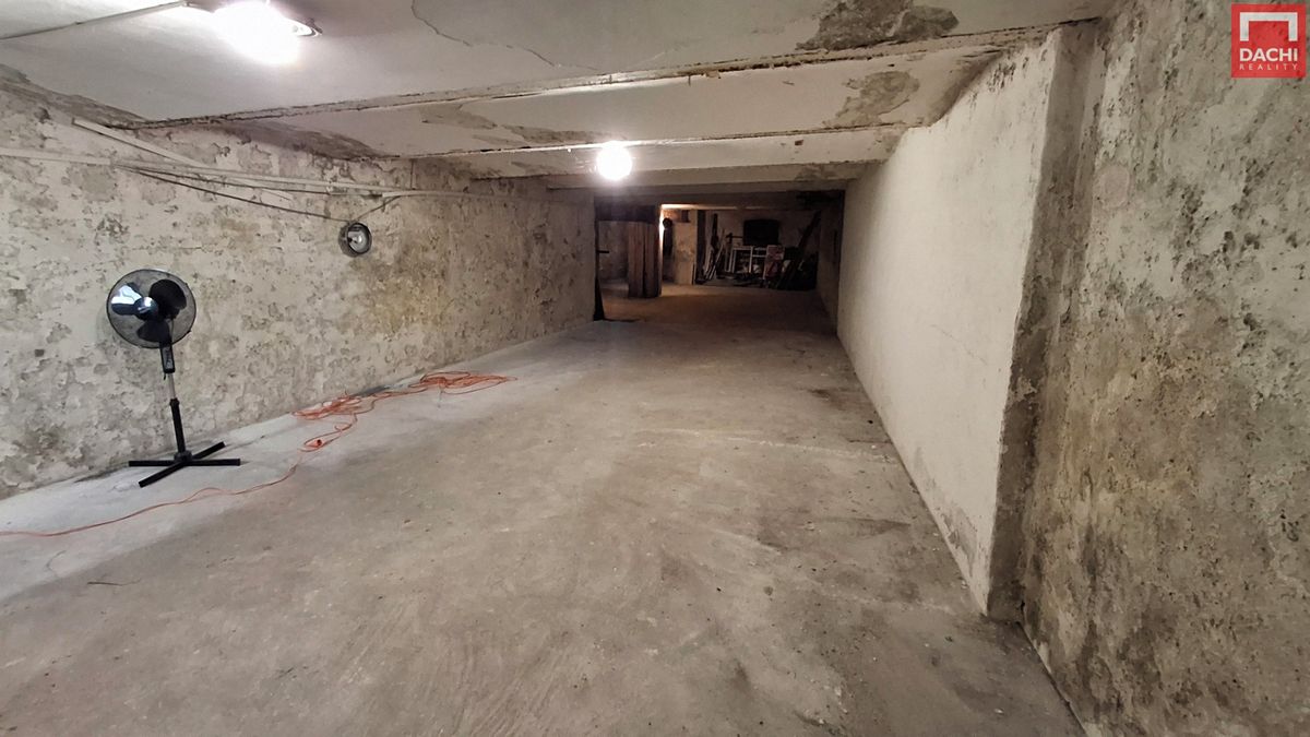 Pronájem skladového prostoru 100 m²