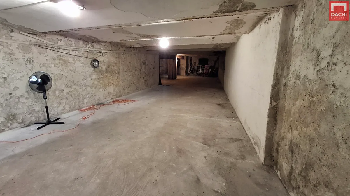 Pronájem skladového prostoru 100 m²