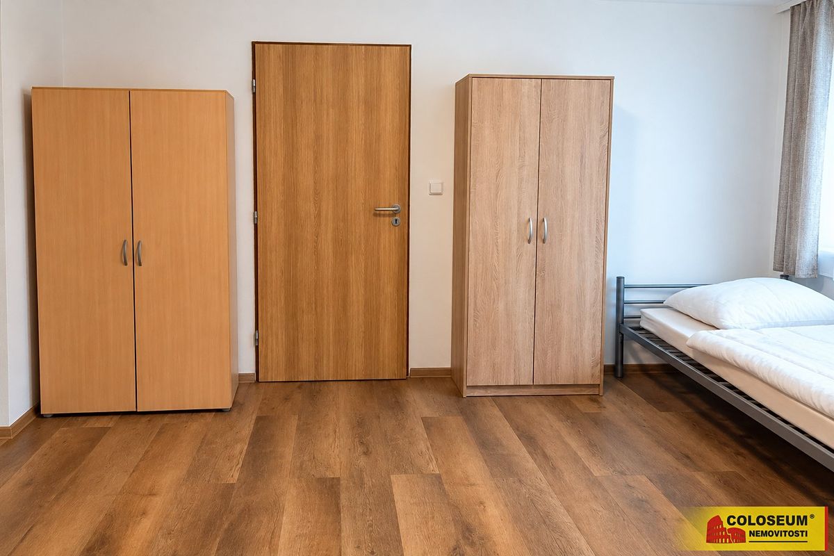 Pronájem rodinného domu 200 m², pozemek 572 m² – fotografie 2