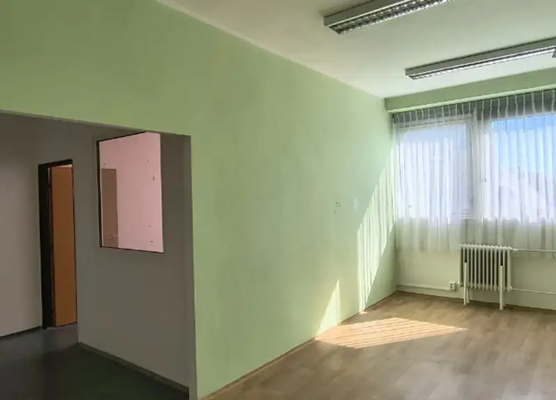 Pronájem kanceláře 37 m², Benešov – náhled fotky 1