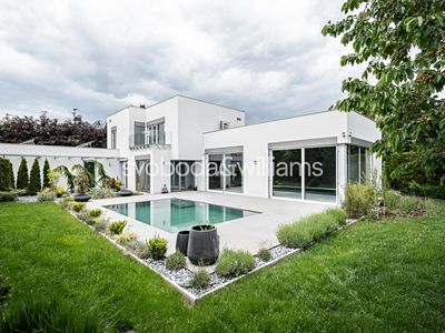 Prodej rodinného domu 250 m², pozemek 1155 m²