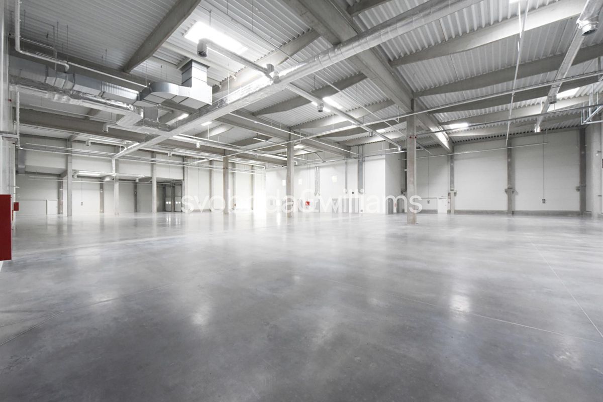 Pronájem skladového prostoru 2850 m² – fotografie 3