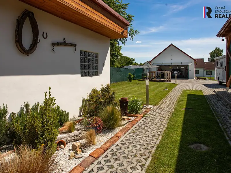 Prodej rodinného domu 212 m², pozemek 869 m², Třeboň – náhled fotky 3