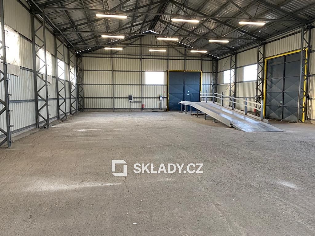 Pronájem skladového prostoru 880 m²