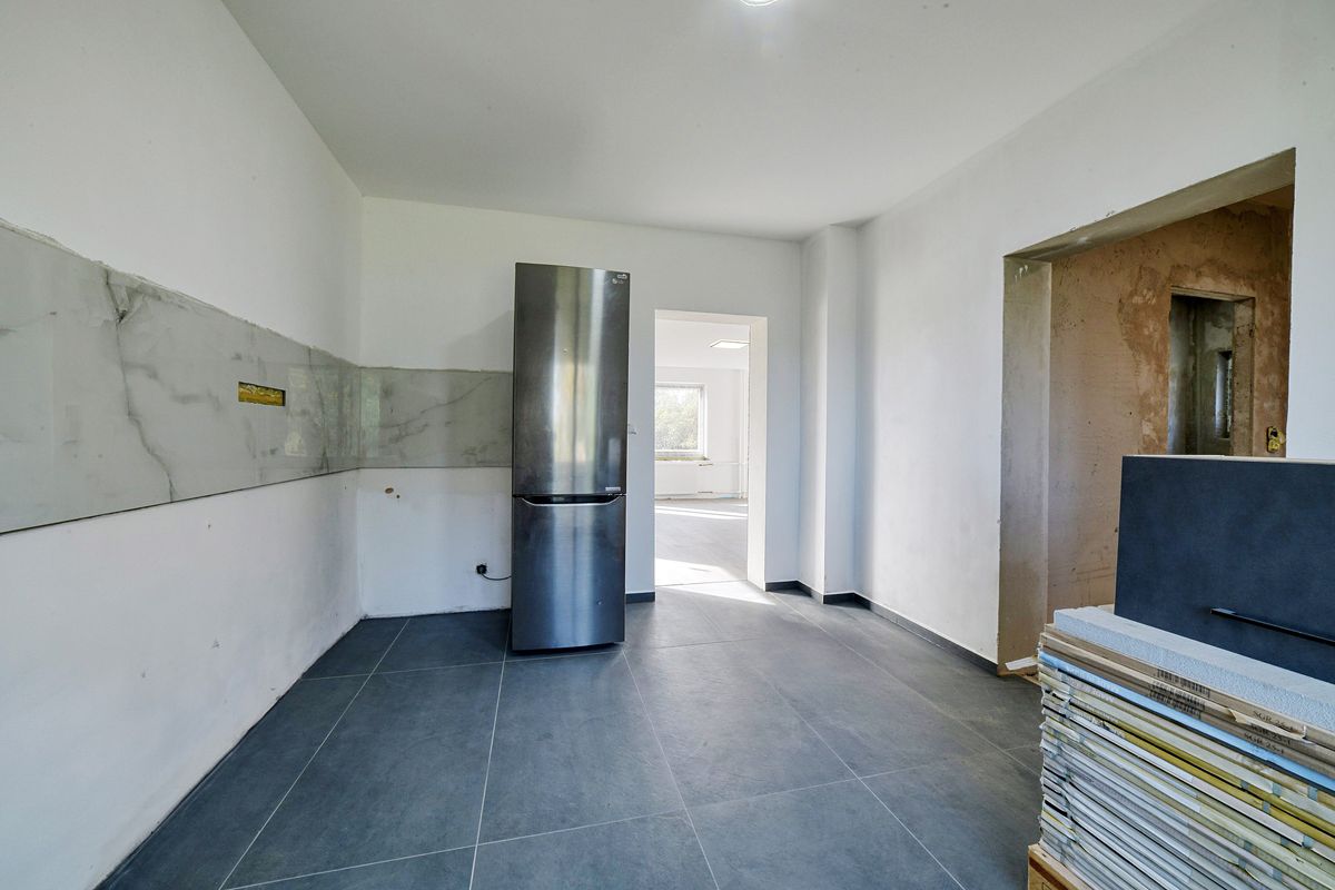 Prodej rodinného domu 203 m², pozemek 882 m² – fotografie 5