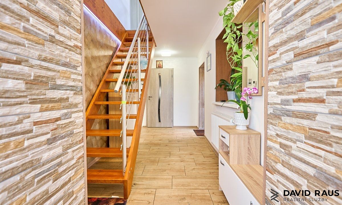 Prodej rodinného domu 185 m², pozemek 194 m² – fotografie 5