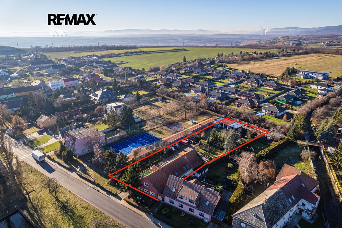 Prodej rodinného domu 350 m², pozemek 1872 m², Spořice – fotka 1 z 3