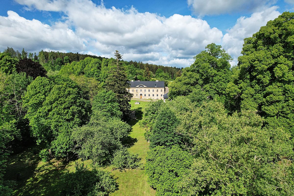 Prodej vily 665 m², pozemek 21606 m² – fotografie 2