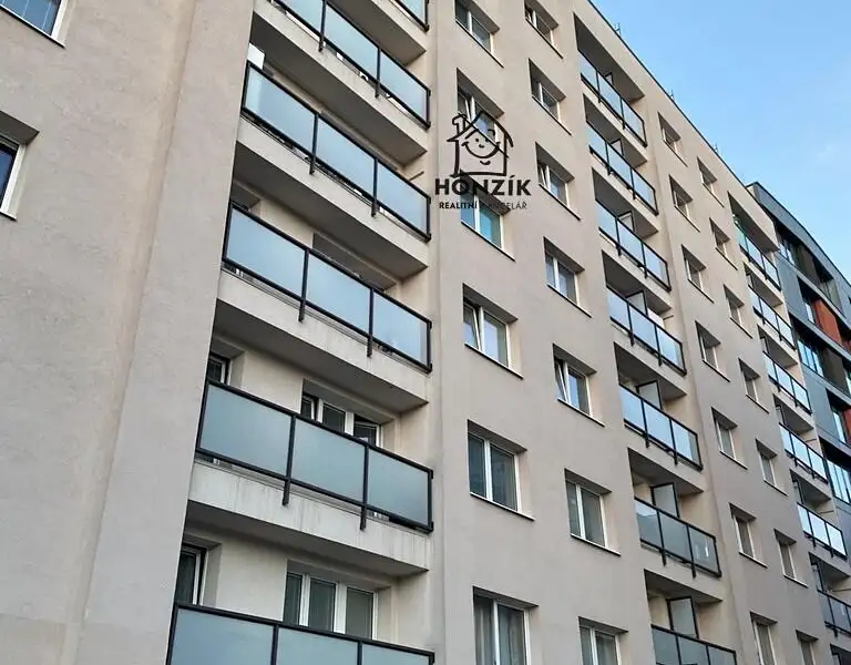 Prodej bytu 1+kk, 43 m², Praha 4, Praha
