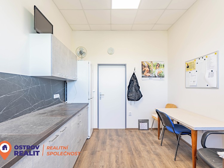 Prodej komerčního prostoru, 1 450 m² (19 z 36)